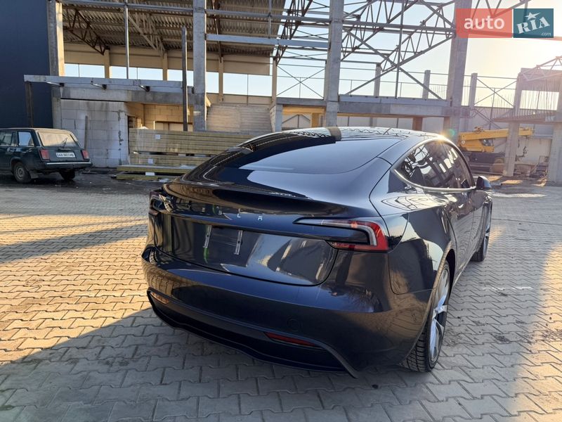 Седан Tesla Model 3 2024 в Виннице