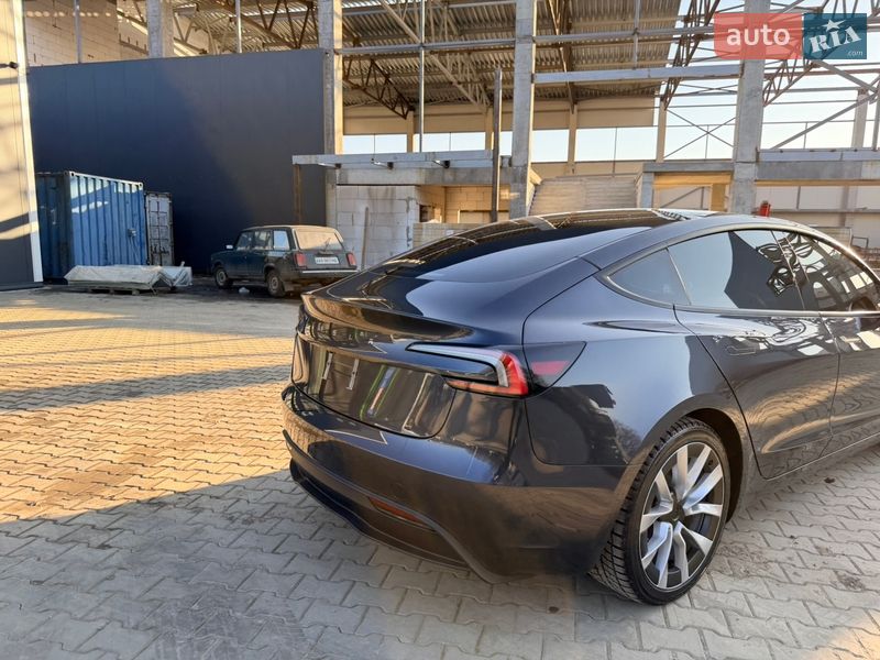 Седан Tesla Model 3 2024 в Виннице
