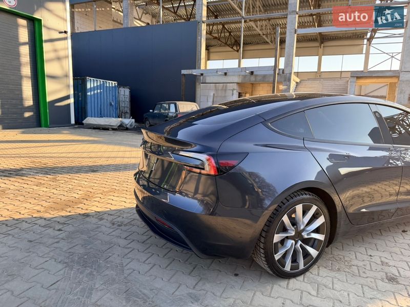Седан Tesla Model 3 2024 в Виннице
