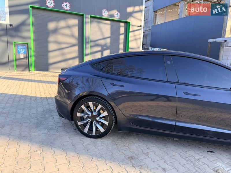 Седан Tesla Model 3 2024 в Виннице