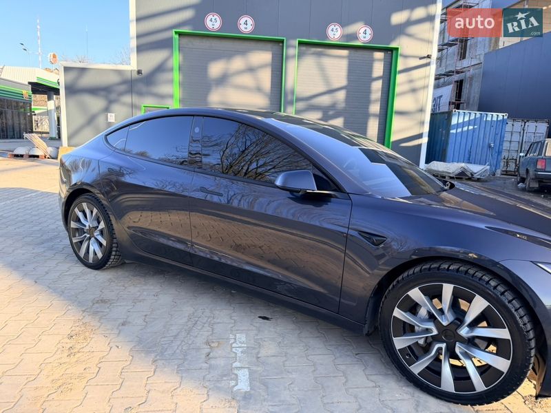 Седан Tesla Model 3 2024 в Виннице