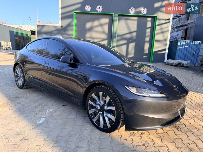 Седан Tesla Model 3 2024 в Виннице