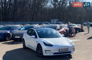 Седан Tesla Model 3 2023 в Киеве