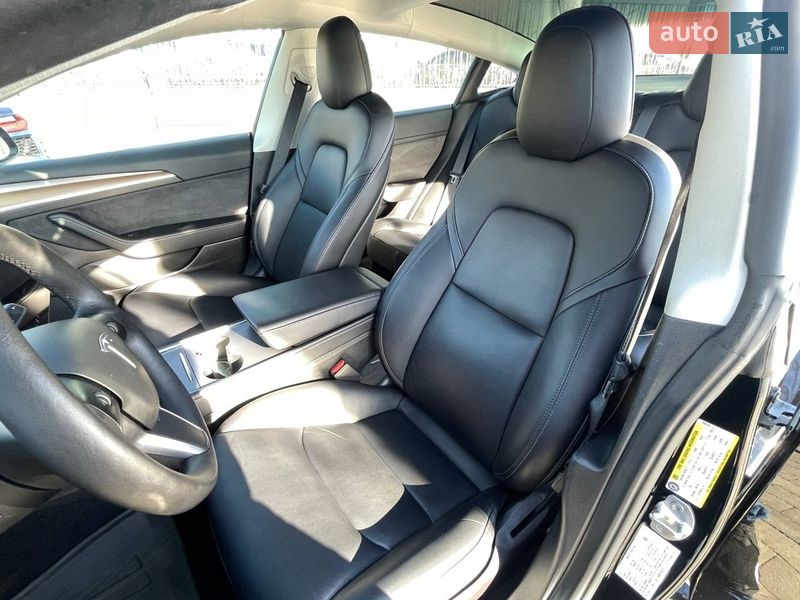 Седан Tesla Model 3 2022 в Киеве
