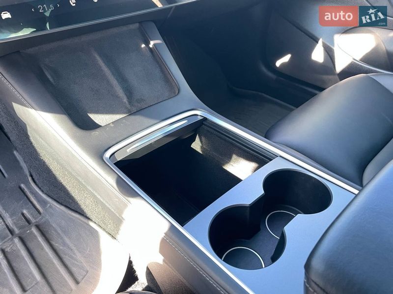 Седан Tesla Model 3 2022 в Киеве