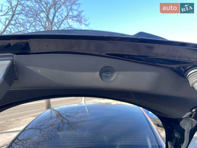 Седан Tesla Model 3 2022 в Киеве