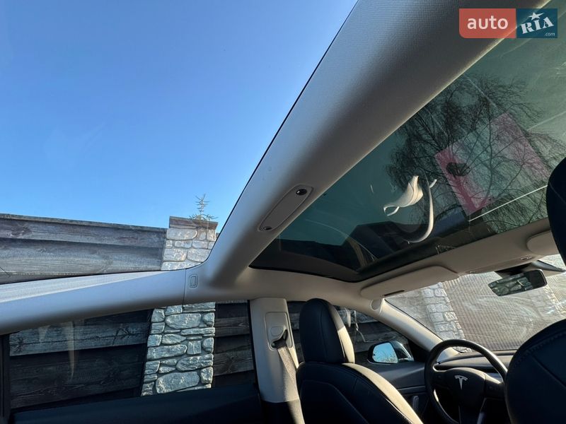 Седан Tesla Model 3 2020 в Києві