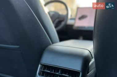 Седан Tesla Model 3 2020 в Киеве