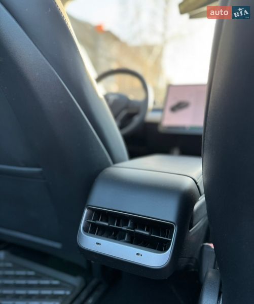 Седан Tesla Model 3 2020 в Києві