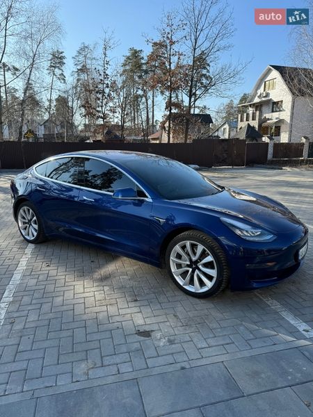 Седан Tesla Model 3 2019 в Буче