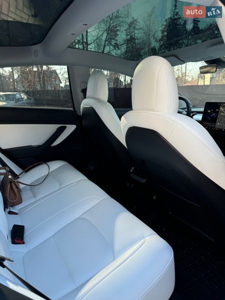 Седан Tesla Model 3 2019 в Буче