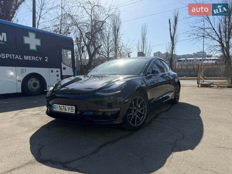 Седан Tesla Model 3 2020 в Києві