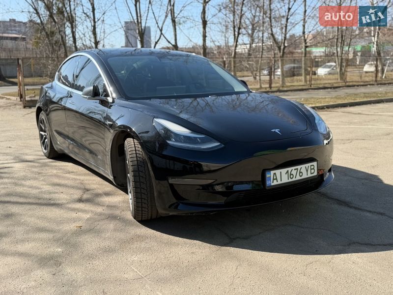 Седан Tesla Model 3 2020 в Києві