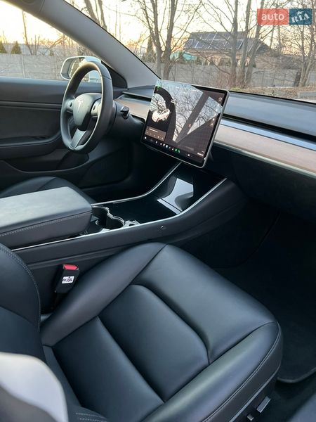 Седан Tesla Model 3 2019 в Броварах