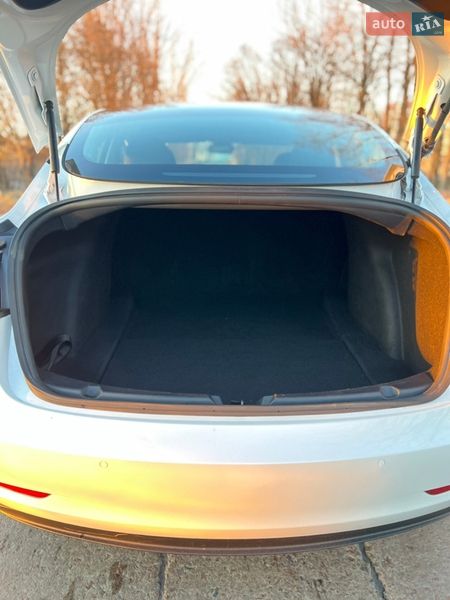 Седан Tesla Model 3 2019 в Броварах