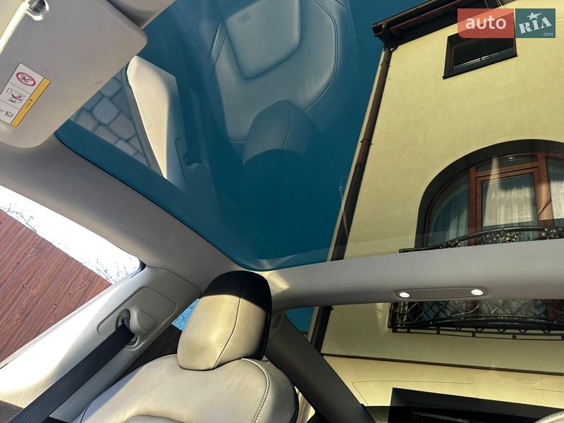 Седан Tesla Model 3 2019 в Львове