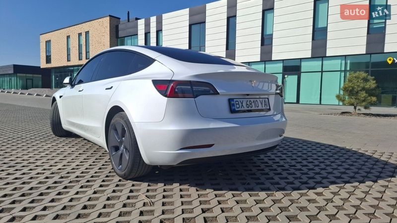 Седан Tesla Model 3 2023 в Хмельницком