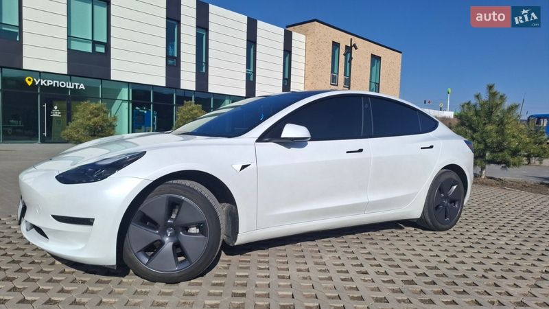 Седан Tesla Model 3 2023 в Хмельницком