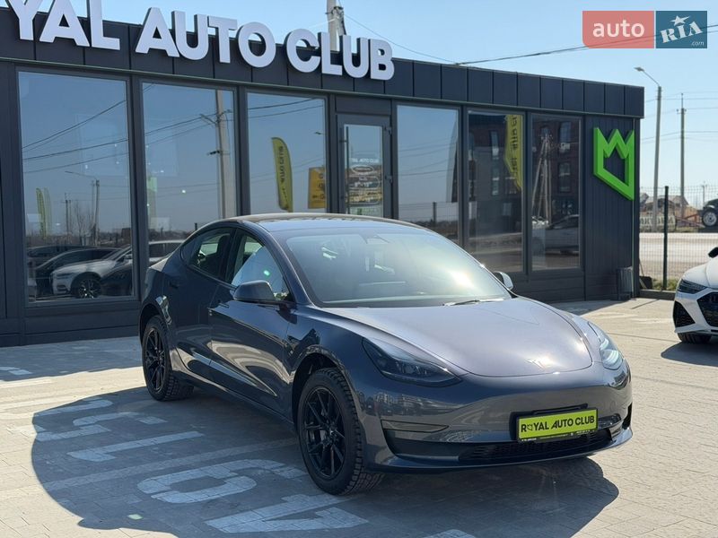 Седан Tesla Model 3 2023 в Львове