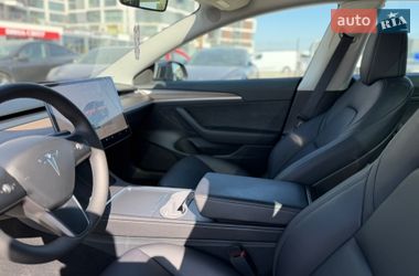 Седан Tesla Model 3 2023 в Львове