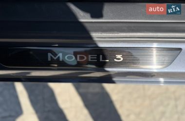 Седан Tesla Model 3 2023 в Львове