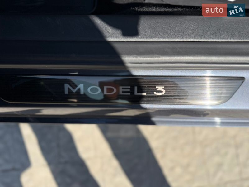 Седан Tesla Model 3 2023 в Львове