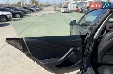 Седан Tesla Model 3 2023 в Львове