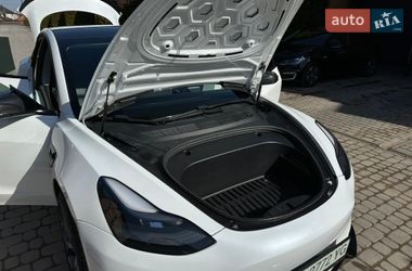 Седан Tesla Model 3 2021 в Виннице