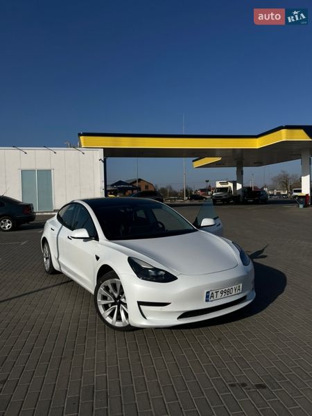 Седан Tesla Model 3 2022 в Ивано-Франковске
