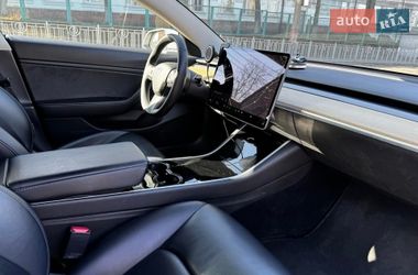 Седан Tesla Model 3 2020 в Киеве
