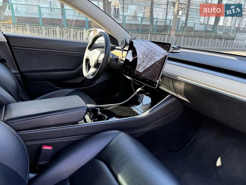 Седан Tesla Model 3 2020 в Киеве фото 29 Седан Tesla Model 3 2020 в Киеве