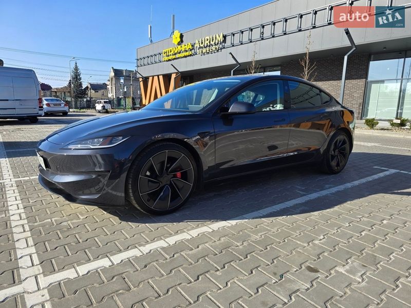 Седан Tesla Model 3 2024 в Киеве