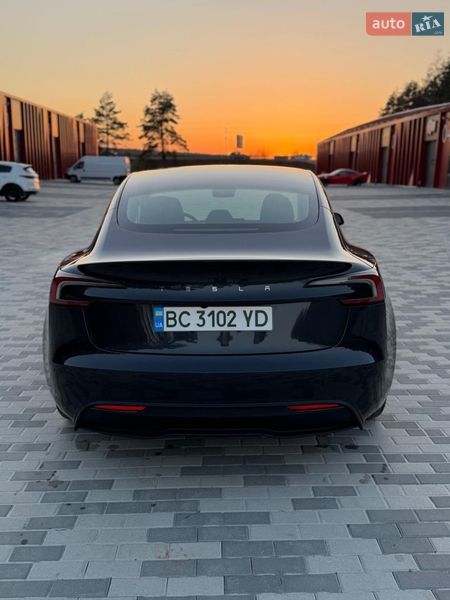 Седан Tesla Model 3 2024 в Львове