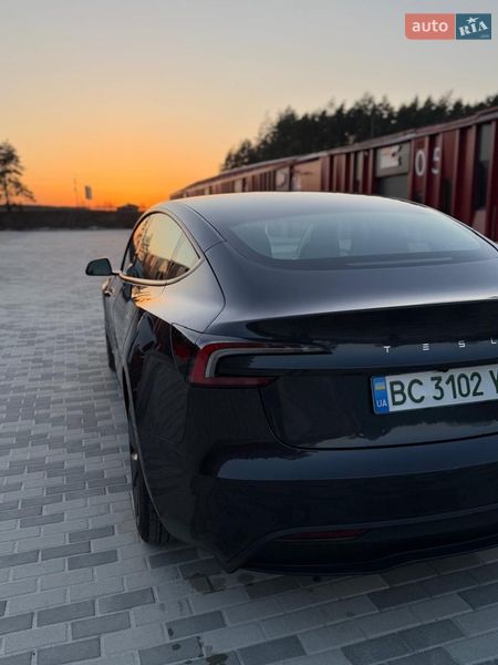 Седан Tesla Model 3 2024 в Львове
