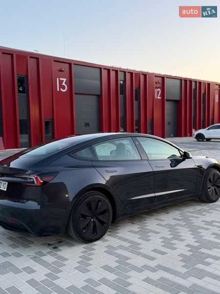 Седан Tesla Model 3 2024 в Львове