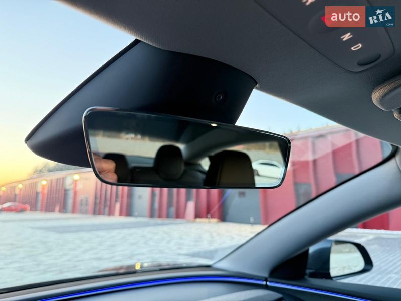 Седан Tesla Model 3 2024 в Львове