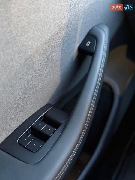 Седан Tesla Model 3 2024 в Львове