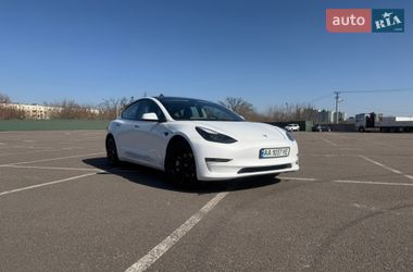 Седан Tesla Model 3 2022 в Киеве