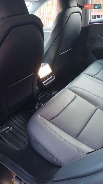Седан Tesla Model 3 2025 в Полтаві