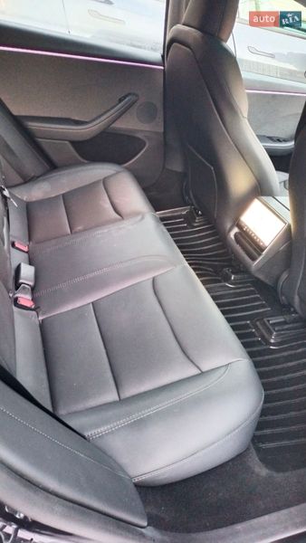 Седан Tesla Model 3 2025 в Полтаві