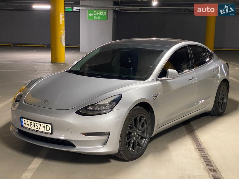 Седан Tesla Model 3 2018 в Києві