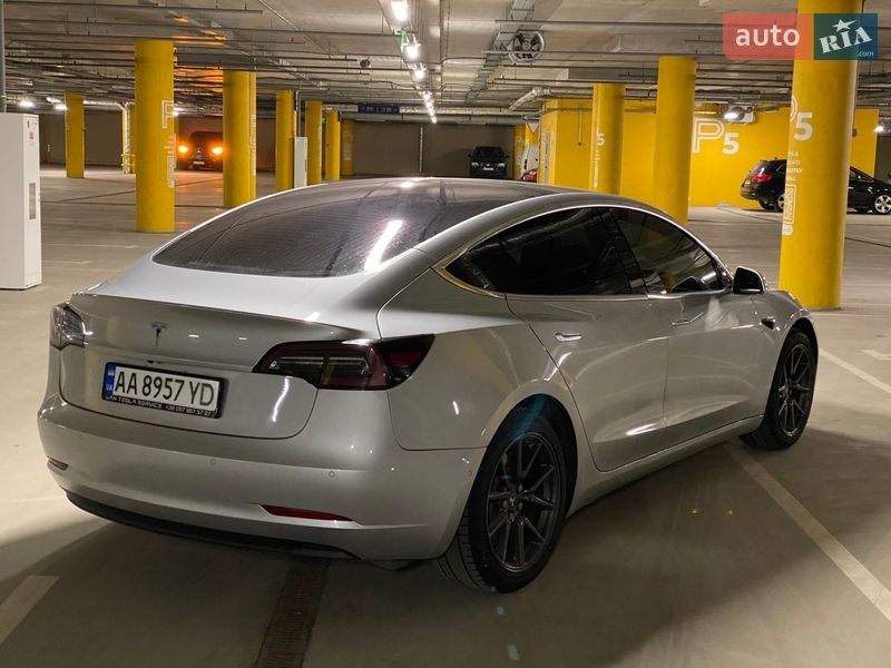 Седан Tesla Model 3 2018 в Києві