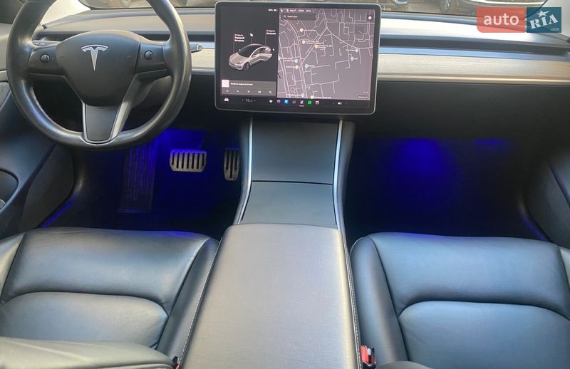 Седан Tesla Model 3 2018 в Києві