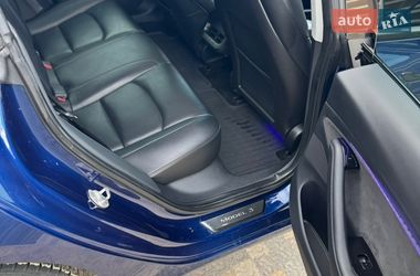 Седан Tesla Model 3 2019 в Львове
