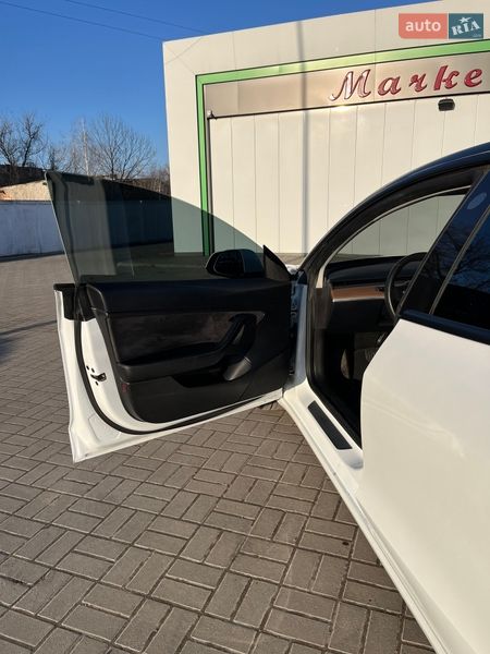 Седан Tesla Model 3 2019 в Житомире
