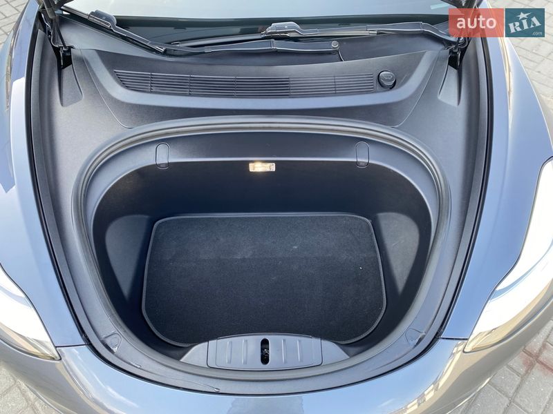 Седан Tesla Model 3 2019 в Запоріжжі
