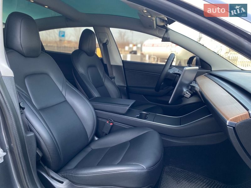 Седан Tesla Model 3 2019 в Запоріжжі