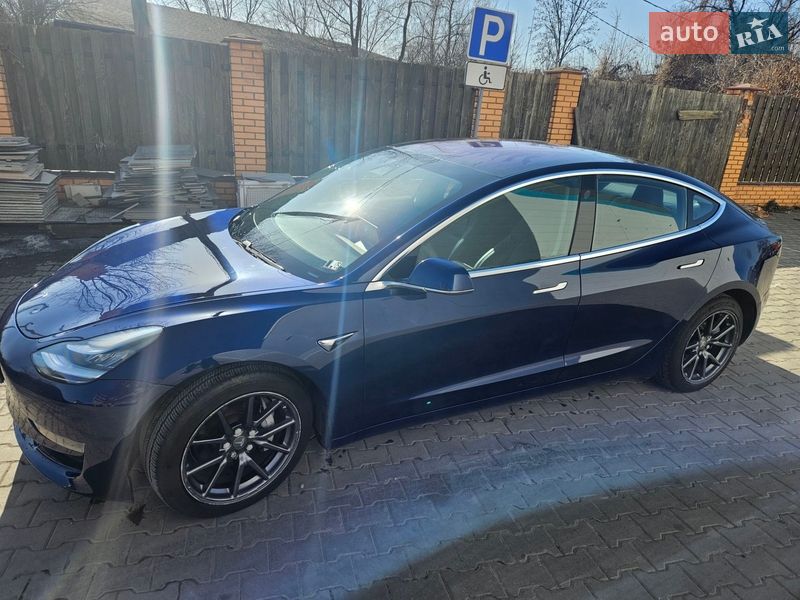 Седан Tesla Model 3 2018 в Киеве
