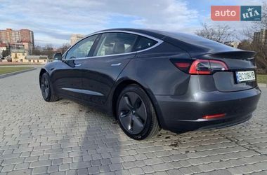Седан Tesla Model 3 2018 в Пустомитах
