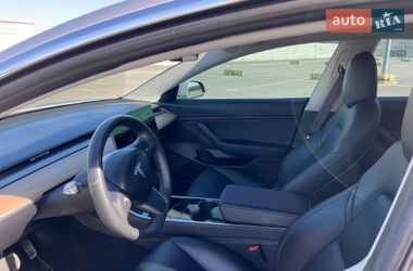 Седан Tesla Model 3 2018 в Львове